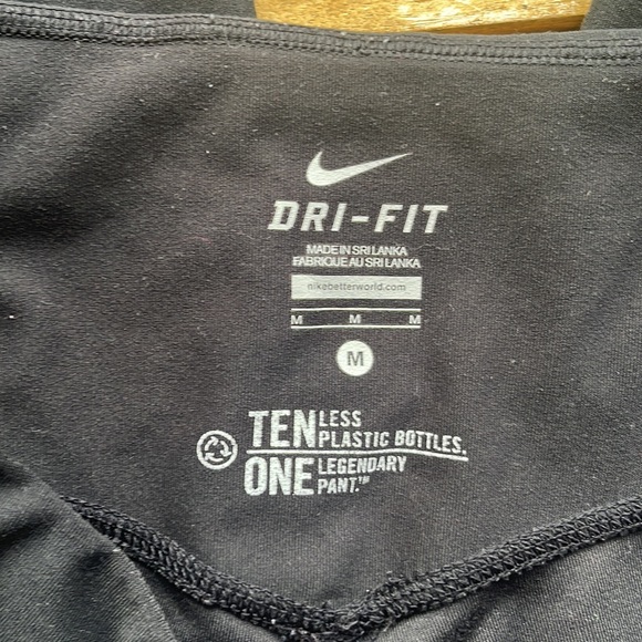 Nike - Picture 2 of 5